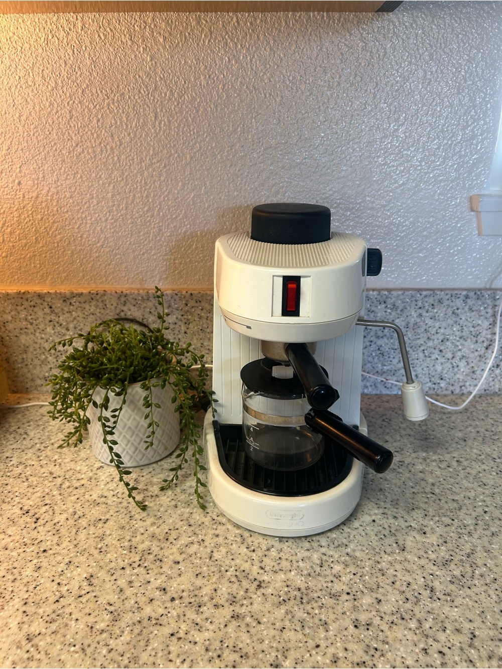 Delonghi vintage White Espresso Machine with Steam Wand